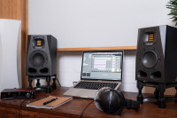 Студійний монітор ADAM AUDIO A4V 8 – techzone.com.ua Студійний монітор ADAM AUDIO A4V 8 – techzone.com.ua