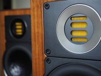 Акустичні колонки Elac AIR-X 403 Walnut 5 – techzone.com.ua Акустичні колонки Elac AIR-X 403 Walnut 5 – techzone.com.ua