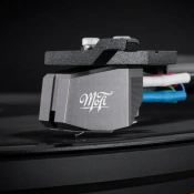 Програвач вінілу MoFi UltraDeck + MasterTracker 9 – techzone.com.ua