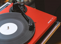 Програвач вінілу Reloop Turn 2 red 5 – techzone.com.ua Програвач вінілу Reloop Turn 2 red 5 – techzone.com.ua