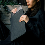 Папка Incase ICON Sleeve for MacBook Air and MacBook Pro 13'' (INMB100752-HNY) 5 – techzone.com.ua Папка Incase ICON Sleeve for MacBook Air and MacBook Pro 13'' (INMB100752-HNY) 5 – techzone.com.ua