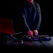DJ контролер NUMARK MIXTRACK PLATINUM FX 6 – techzone.com.ua DJ контролер NUMARK MIXTRACK PLATINUM FX 6 – techzone.com.ua