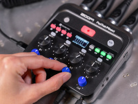 Рекордер для подкастів Zoom PodTrak P4next 7 – techzone.com.ua