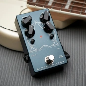 Педаль Darkglass Electronics Alpha Omicron 4 – techzone.com.ua