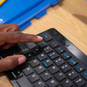 Бездротова клавіатура Jlab JBuds Wireless Keyboard (KJBUDSKEYRBLK4) 6 – techzone.com.ua Бездротова клавіатура Jlab JBuds Wireless Keyboard (KJBUDSKEYRBLK4) 6 – techzone.com.ua