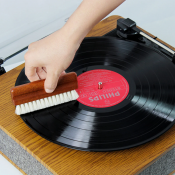 Щітка для чищення платівок GOKA GK-R32B 5 – techzone.com.ua Щітка для чищення платівок GOKA GK-R32B 5 – techzone.com.ua