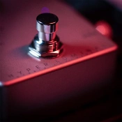 Педаль ефектів Darkglass Electronics Hyper Luminal Compressor 5 – techzone.com.ua Педаль ефектів Darkglass Electronics Hyper Luminal Compressor 5 – techzone.com.ua
