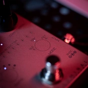 Педаль ефектів Darkglass Electronics Hyper Luminal Compressor 6 – techzone.com.ua Педаль ефектів Darkglass Electronics Hyper Luminal Compressor 6 – techzone.com.ua