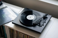 Повністю автоматичний програвач Pro-Ject A1.2 OM10 Black 7 – techzone.com.ua Повністю автоматичний програвач Pro-Ject A1.2 OM10 Black 7 – techzone.com.ua