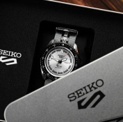 Чоловічий годинник Seiko 5 Sports SKX 55th Anniversary Ultraseven Limited Edition SRPJ79K1 4 – techzone.com.ua Чоловічий годинник Seiko 5 Sports SKX 55th Anniversary Ultraseven Limited Edition SRPJ79K1 4 – techzone.com.ua