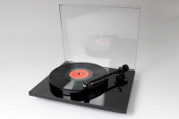 Проигрыватель винила Rega Planar 1 Eco Deck Gloss Black 2 – techzone.com.ua Проигрыватель винила Rega Planar 1 Eco Deck Gloss Black 2 – techzone.com.ua