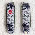 Складаний ніж Victorinox CLASSIC SD ARMY Піксель синій з черв. Лого 0.6223.3.W3943pw 6 – techzone.com.ua