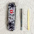 Складаний ніж Victorinox CLASSIC SD ARMY Піксель синій з черв. Лого 0.6223.3.W3943pw 9 – techzone.com.ua