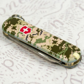 Складаний ніж Victorinox CLASSIC SD ARMY Піксель з черв. Лого 0.6223.3.W3941pw 11 – techzone.com.ua