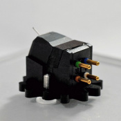 Головка звукознімача, тип МС: Clearaudio Stradivari V2 90 dB, MC 016 / V 2, ебенове дерево 3 – techzone.com.ua Головка звукознімача, тип МС: Clearaudio Stradivari V2 90 dB, MC 016 / V 2, ебенове дерево 3 – techzone.com.ua