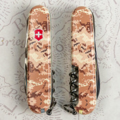 Складаний ніж Victorinox HUNTSMAN ARMY Піксель пісочний з черв. Лого 1.3713.7.W3945p 6 – techzone.com.ua