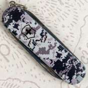 Складаний ніж Victorinox CLASSIC SD ARMY Піксель синій 0.6223.3.W3942pw 7 – techzone.com.ua Складаний ніж Victorinox CLASSIC SD ARMY Піксель синій 0.6223.3.W3942pw 7 – techzone.com.ua