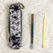 Складаний ніж Victorinox CLASSIC SD ARMY Піксель синій 0.6223.3.W3942pw 9 – techzone.com.ua Складаний ніж Victorinox CLASSIC SD ARMY Піксель синій 0.6223.3.W3942pw 9 – techzone.com.ua
