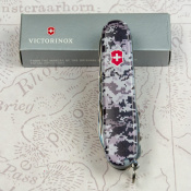 Складаний ніж Victorinox HUNTSMAN ARMY Піксель синій з черв. Лого 1.3713.3.W3943p 5 – techzone.com.ua Складаний ніж Victorinox HUNTSMAN ARMY Піксель синій з черв. Лого 1.3713.3.W3943p 5 – techzone.com.ua