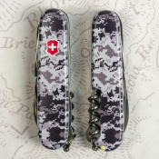 Складаний ніж Victorinox HUNTSMAN ARMY Піксель синій з черв. Лого 1.3713.3.W3943p 6 – techzone.com.ua Складаний ніж Victorinox HUNTSMAN ARMY Піксель синій з черв. Лого 1.3713.3.W3943p 6 – techzone.com.ua