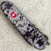 Складаний ніж Victorinox HUNTSMAN ARMY Піксель синій з черв. Лого 1.3713.3.W3943p 7 – techzone.com.ua Складаний ніж Victorinox HUNTSMAN ARMY Піксель синій з черв. Лого 1.3713.3.W3943p 7 – techzone.com.ua