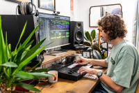 MIDI клавіатура NOVATION Launchkey 25 MK4 11 – techzone.com.ua MIDI клавіатура NOVATION Launchkey 25 MK4 11 – techzone.com.ua