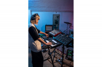 MIDI клавіатура NOVATION Launchkey 25 MK4 12 – techzone.com.ua MIDI клавіатура NOVATION Launchkey 25 MK4 12 – techzone.com.ua