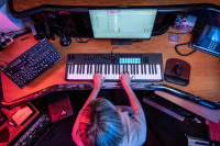MIDI клавіатура NOVATION Launchkey 61 MK4 10 – techzone.com.ua MIDI клавіатура NOVATION Launchkey 61 MK4 10 – techzone.com.ua
