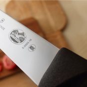 Кухонний ніж Victorinox Fibrox Sticking 5.5503.18 3 – techzone.com.ua Кухонний ніж Victorinox Fibrox Sticking 5.5503.18 3 – techzone.com.ua
