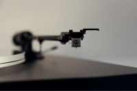 Програвач вінілових платівок New Horizon 121 Black (з кришкою) 6 – techzone.com.ua Програвач вінілових платівок New Horizon 121 Black (з кришкою) 6 – techzone.com.ua