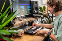 MIDI клавіатура NOVATION Launchkey Mini 37 MK4 11 – techzone.com.ua MIDI клавіатура NOVATION Launchkey Mini 37 MK4 11 – techzone.com.ua