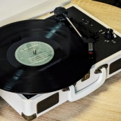 Програвач вінілу Sound One Pop Cream 3 – techzone.com.ua Програвач вінілу Sound One Pop Cream 3 – techzone.com.ua