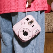 Фотокамера моментальной печати Fujifilm Instax Mini 13 Candy Pink (16963113) 5 – techzone.com.ua