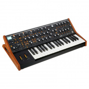 Аналоговый синтезатор Moog Subsequent 37