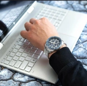 Годинник Casio EDIFICE Classic EFR-552D-2AVUEF 4 – techzone.com.ua