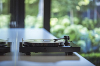 Програвач вінілу Pro-Ject Juke Box E1 OM5e Walnut 6 – techzone.com.ua Програвач вінілу Pro-Ject Juke Box E1 OM5e Walnut 6 – techzone.com.ua