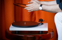 Повністю автоматичний програвач Pro-Ject A1.2 OM10 White 8 – techzone.com.ua