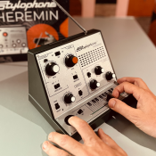 Синтезатор Stylophone Theremin 8 – techzone.com.ua Синтезатор Stylophone Theremin 8 – techzone.com.ua