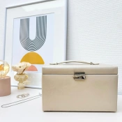 Шкатулка-кейс для украшений Friedrich Lederwaren Classico золотисто-розовая | 23238-93 9 – techzone.com.ua Шкатулка-кейс для украшений Friedrich Lederwaren Classico золотисто-розовая | 23238-93 9 – techzone.com.ua
